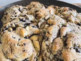 Stuffed Cookies and Cream Cookie