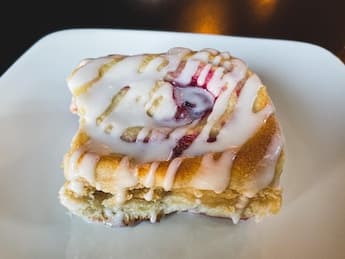 Raspberry Sweet Rolls - 4 count